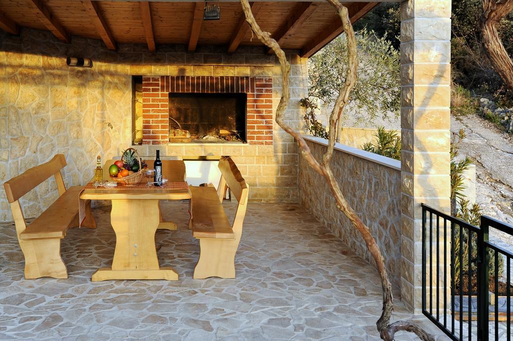 Holiday Home Mirna Vala Sevid Bagian luar foto