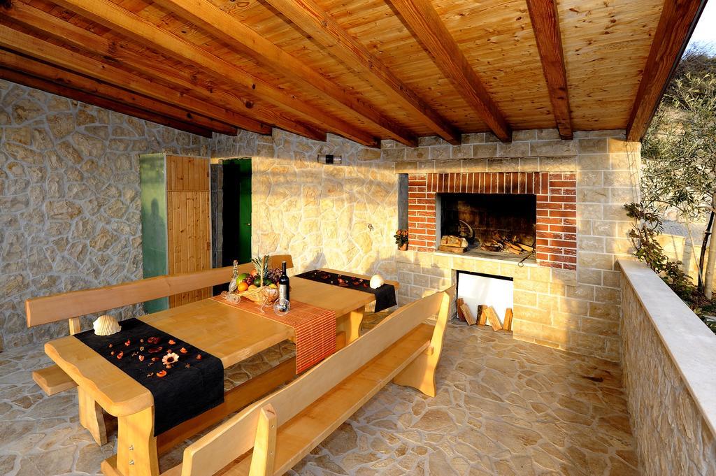 Holiday Home Mirna Vala Sevid Bagian luar foto