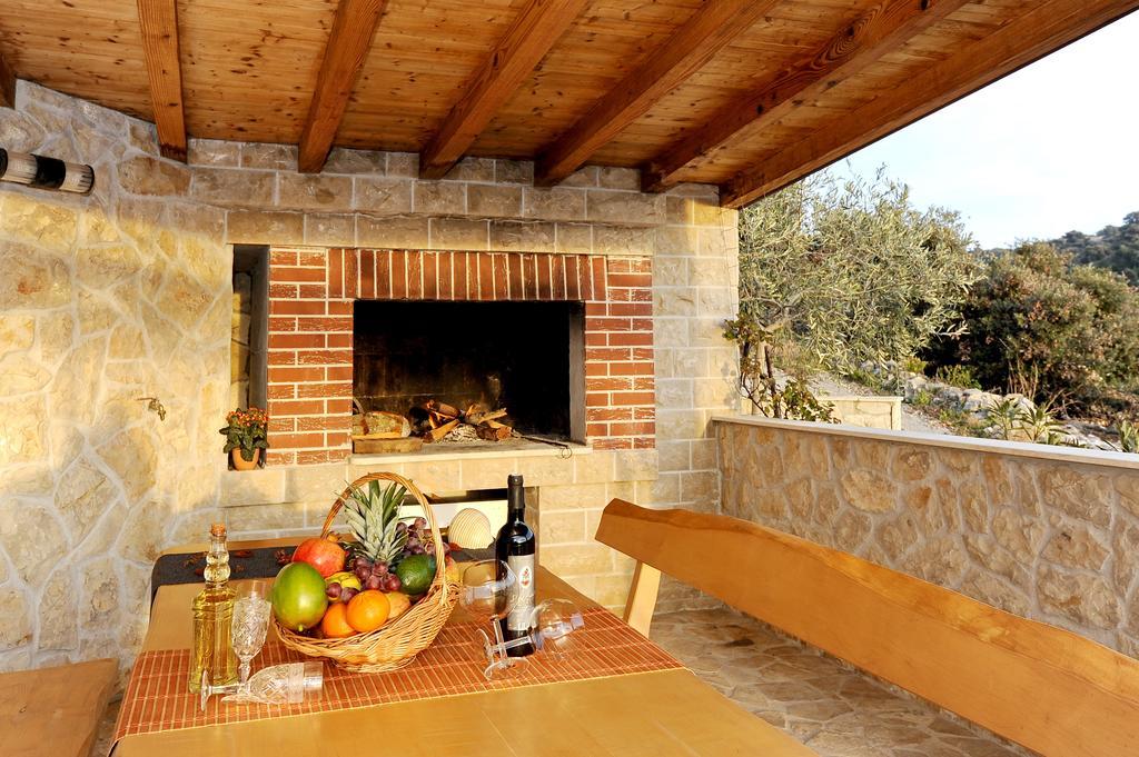 Holiday Home Mirna Vala Sevid Bagian luar foto