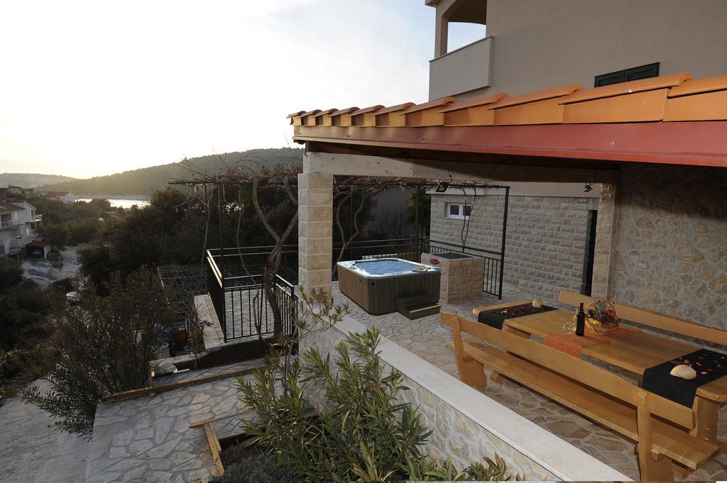 Holiday Home Mirna Vala Sevid Bagian luar foto