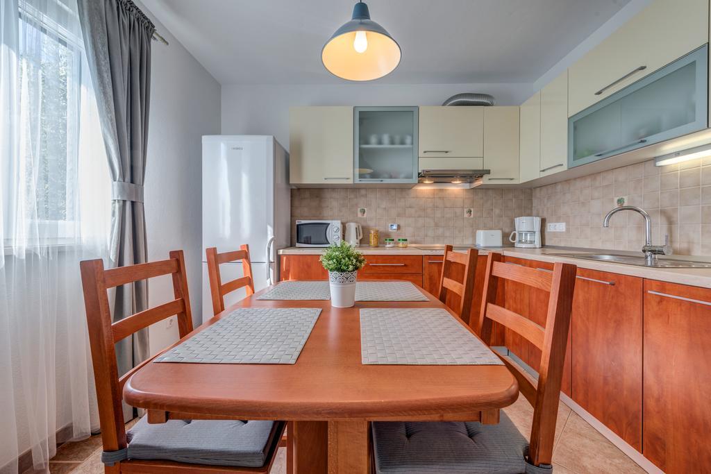 Holiday Home Mirna Vala Sevid Bagian luar foto