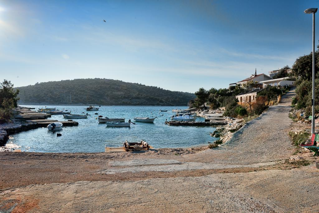 Holiday Home Mirna Vala Sevid Bagian luar foto