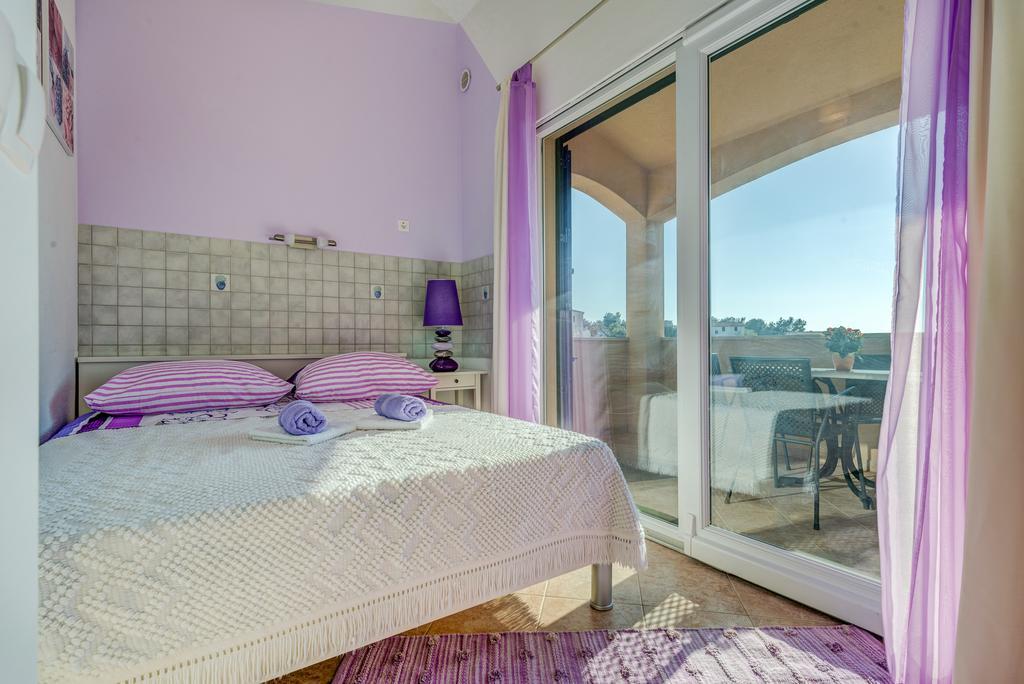 Holiday Home Mirna Vala Sevid Bagian luar foto