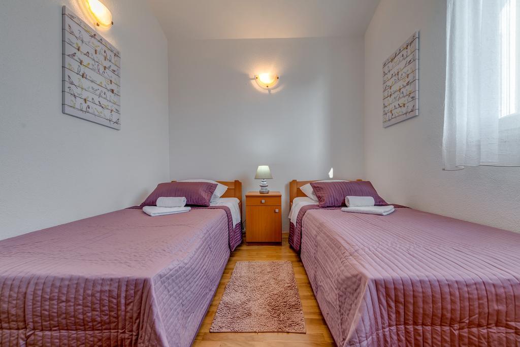 Holiday Home Mirna Vala Sevid Bagian luar foto