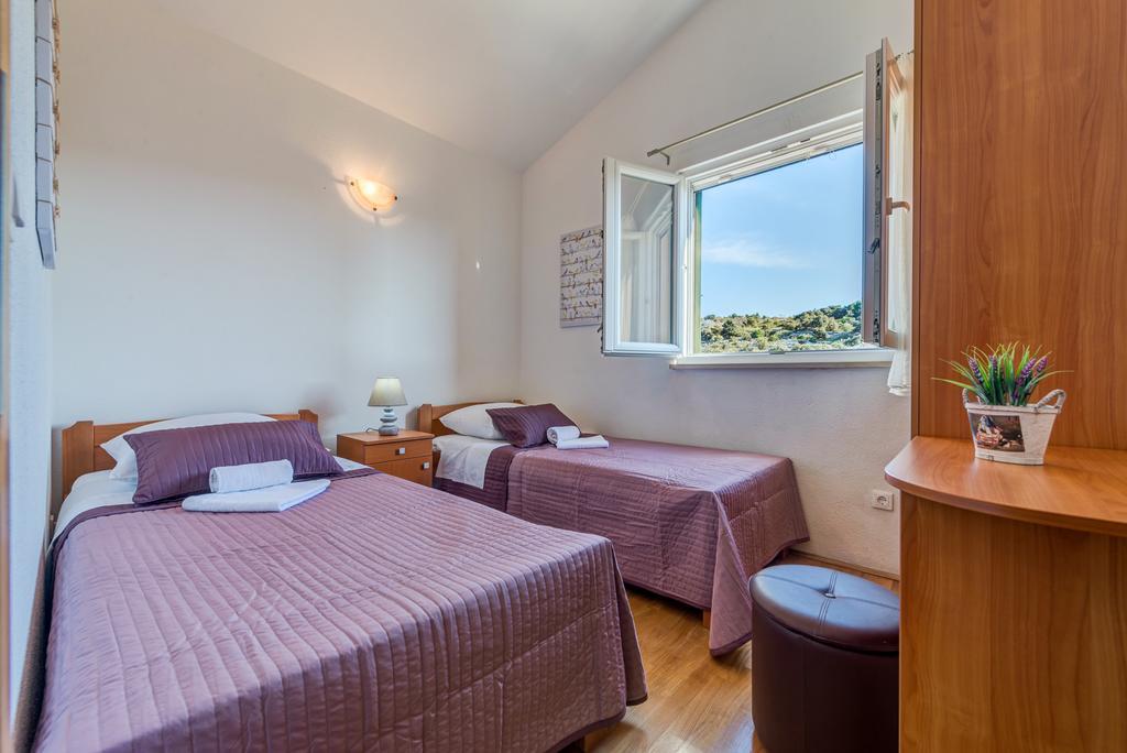 Holiday Home Mirna Vala Sevid Bagian luar foto