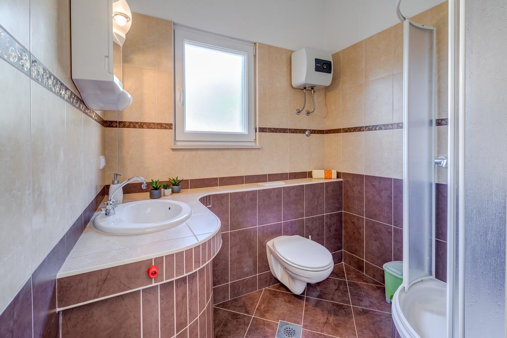 Holiday Home Mirna Vala Sevid Bagian luar foto