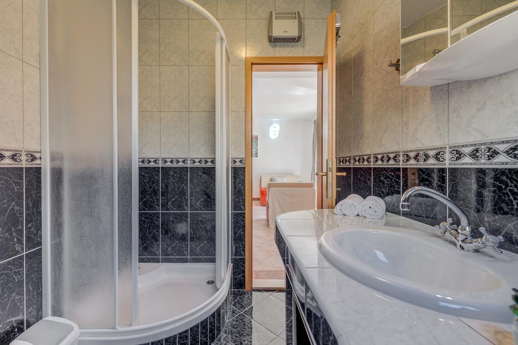 Holiday Home Mirna Vala Sevid Bagian luar foto
