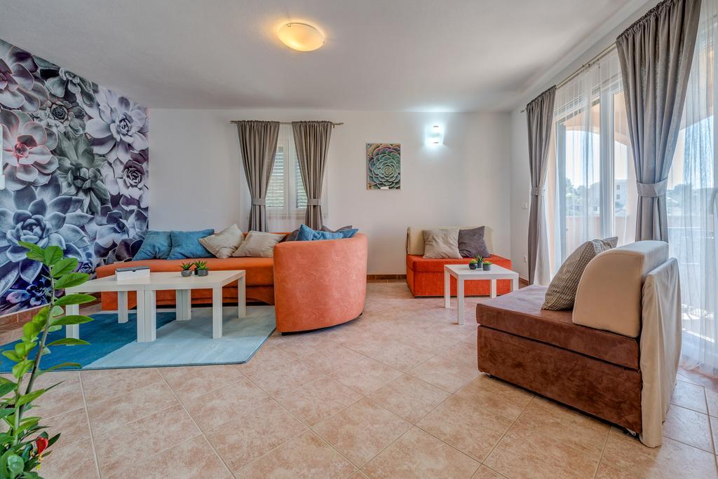 Holiday Home Mirna Vala Sevid Bagian luar foto