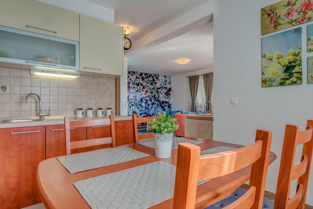 Holiday Home Mirna Vala Sevid Bagian luar foto