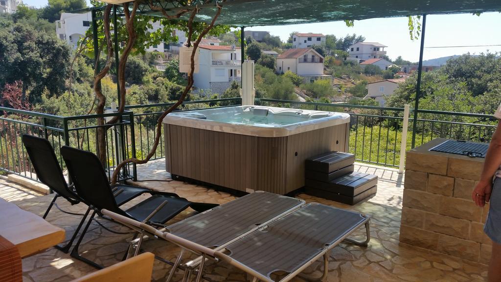 Holiday Home Mirna Vala Sevid Bagian luar foto