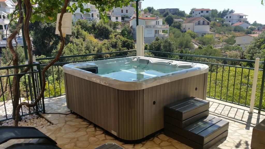 Holiday Home Mirna Vala Sevid Bagian luar foto