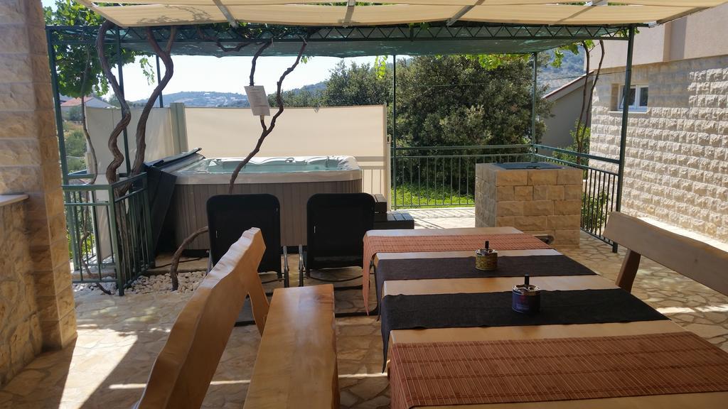 Holiday Home Mirna Vala Sevid Bagian luar foto