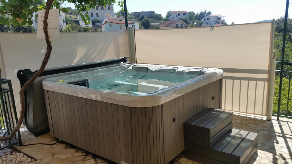 Holiday Home Mirna Vala Sevid Bagian luar foto