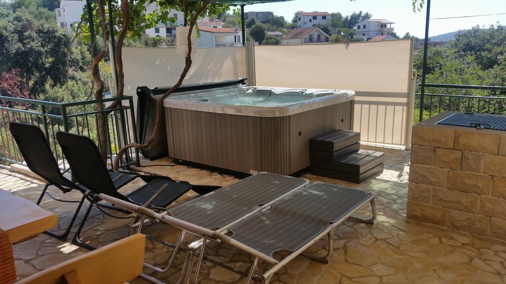 Holiday Home Mirna Vala Sevid Bagian luar foto
