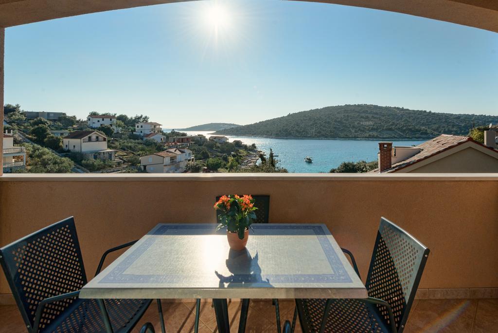Holiday Home Mirna Vala Sevid Bagian luar foto