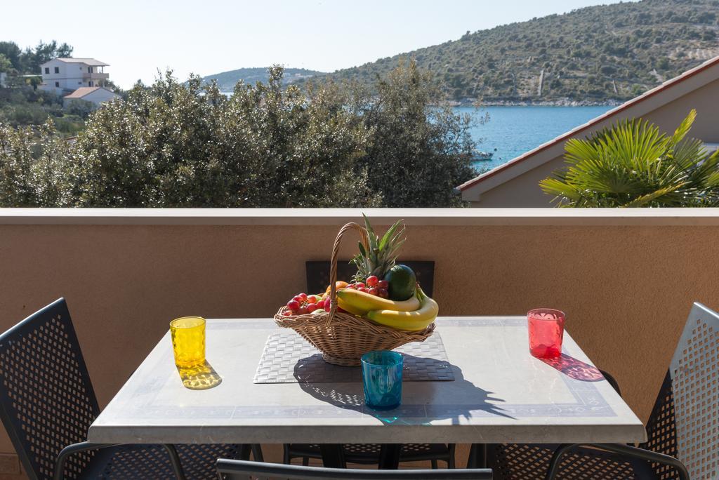 Holiday Home Mirna Vala Sevid Bagian luar foto