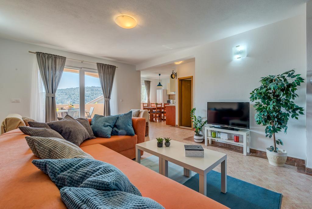 Holiday Home Mirna Vala Sevid Bagian luar foto