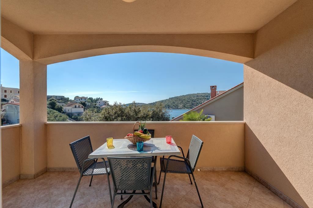 Holiday Home Mirna Vala Sevid Bagian luar foto